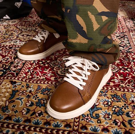 How to Choose the Right Size and Fit for Men’s Sneakers?