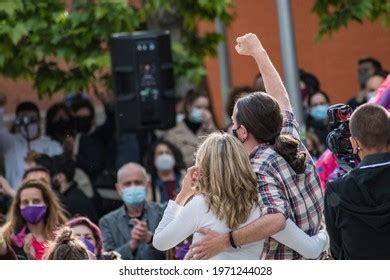 Left Wing 的图像结果