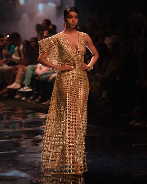 Bunnai Gown