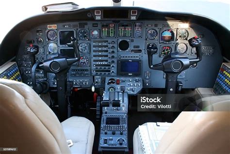 Small Plane Cockpit Controls 的图像结果