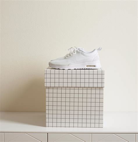 Beautiful white colour for your hallway – Jotun 1001 Egg White