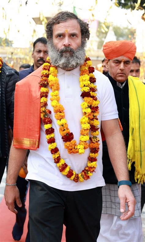 Jammu: Rahul Gandhi offers prayers at Raghunath Temple