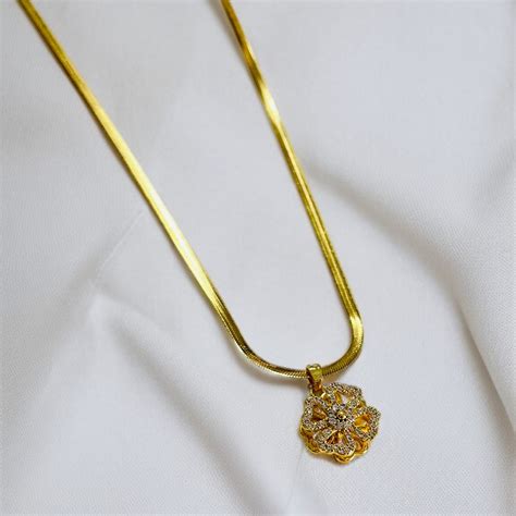 AD Studded Flower Chain Necklace – Arzzbyfarha