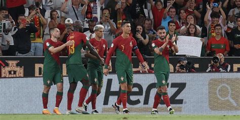 3-0. La mejor pegada de Portugal 'barre' a Bosnia