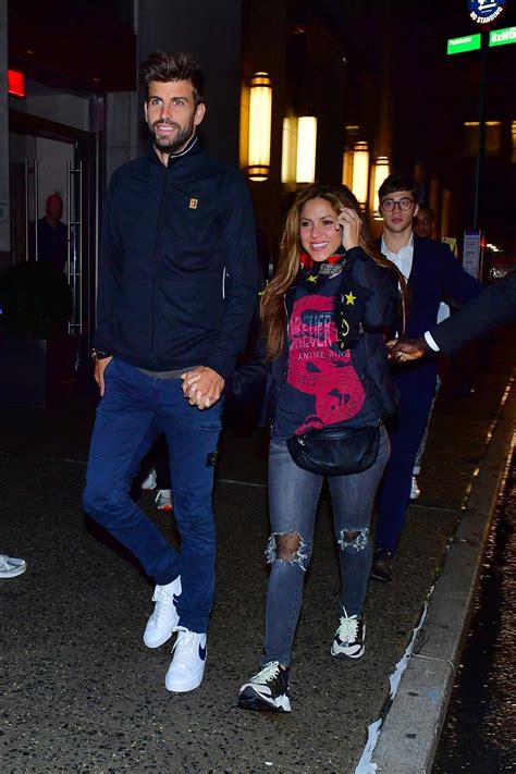 Shakira is all smiles as she and Gerard Piqué step out for dinner in ...