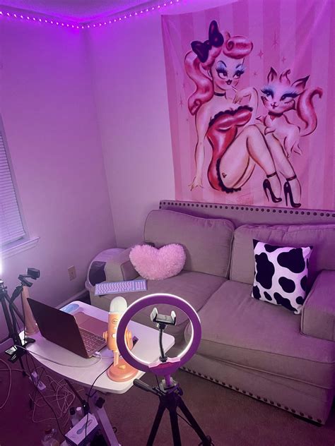 My cam room set up is finally complete!! Thoughts? : r/CamGirlProblems