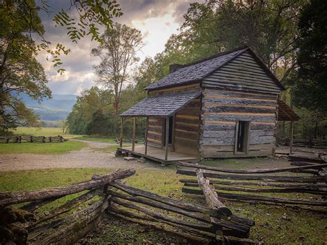 Cades Cove Hiking in the Smokies - Wildlife - Waterfalls - Trails ...