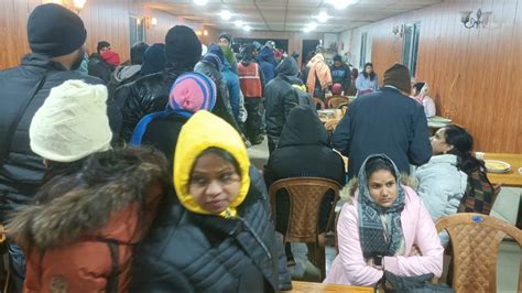 Sikkim: 261 tourist vehicles, 38 bikers stranded in snow - Sikkim: 261 ...