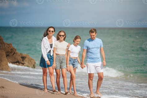 Happy family on the beach during summer vacation 18054995 Stock Photo ...