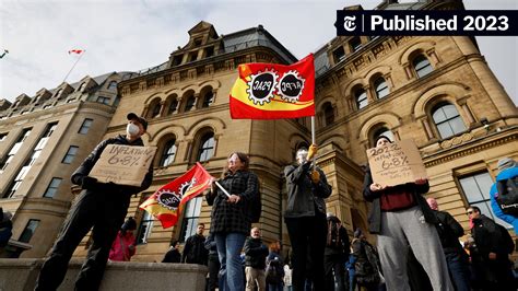 Canada’s Federal Workers Strike Over R.T.O. and Pay - The New York Times