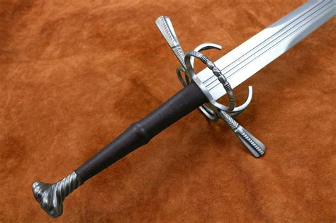 Two Handed Sword from 16th Century| darksword-armory.com
