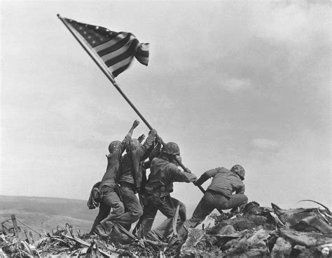 Iwo Jima (Iō Island) | World War II Battle Site, Size, Location, Map ...