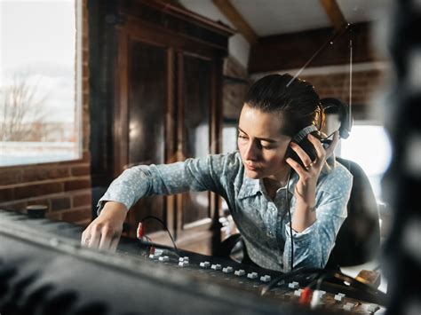 Auto-Tune Singers Who Use It 的图像结果