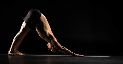 अधोमुख श्वानासन योग करने का सही तरीका, फायदे और सावधानियां | How To Do ...