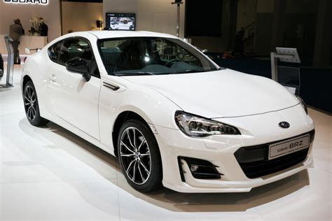 Toyota 86 vs Subaru BRZ: Which Sports Car is Right For You?