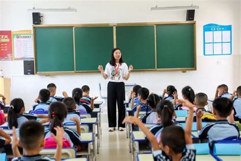 今秋南宁新增约4万个学位 18所中小学校建成投入使用_腾讯新闻