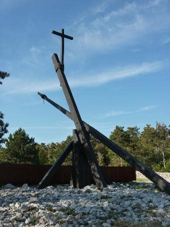 La Foiba di Basovizza (Trieste) - 2020 What to Know Before You Go (with ...