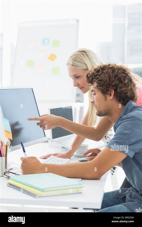 Couple Using Computer 的图像结果