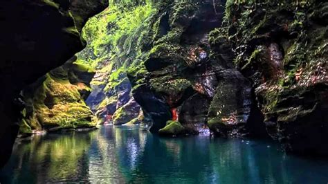 Wari Chora Meghalaya Tour 2025 – Canyon Trek, Boating & Homestays