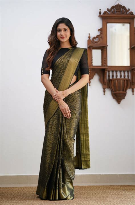 Glittering Black Soft Silk Saree With Enchanting Blouse Piece – SilkFolks
