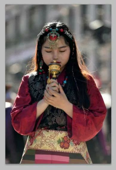 《虔诚的藏族姑娘》走南摄北-张军在拉萨学习拍摄人像