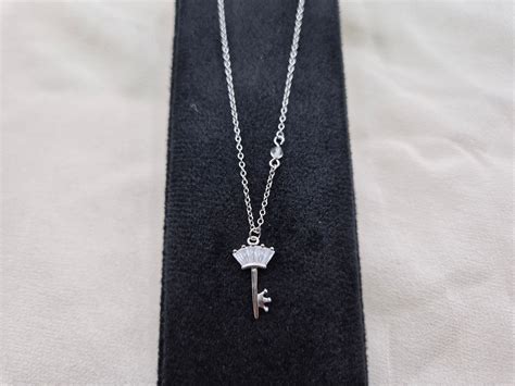 KEY CHARM PENDENT CHAIN / KEY TO ELEGANCE – Kinavah