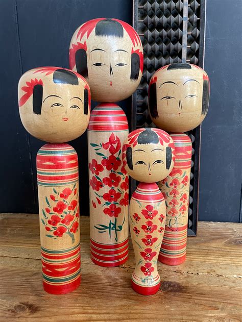 Vintage Yamagata-Style Kokeshi Doll Set - natsukashii.nl