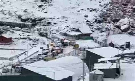 Heavy snowfall in Bengal’s highest point Sandakphu; stranded tourists ...