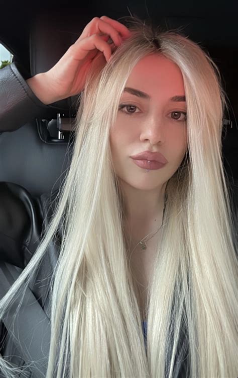 Trippie Bri show pink pusy !!! : r/AvaMaxBoobs