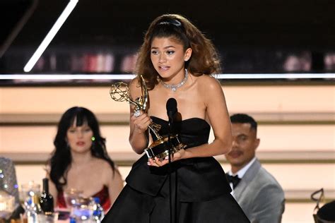 Emmys Host Kenan Thompson Jokes Zendaya Is Too Old for Leonardo DiCaprio - Newsweek