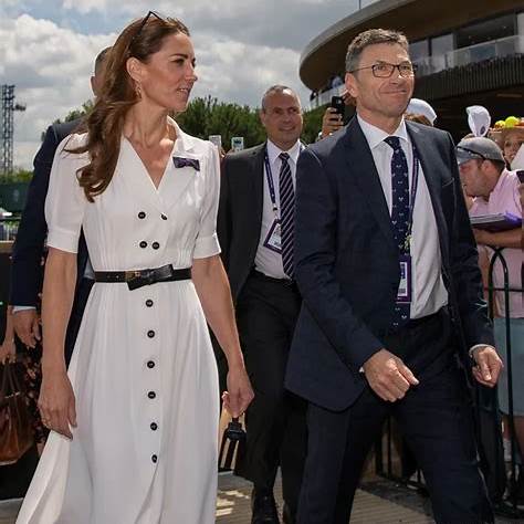 https://whatkatewore.com/wp-content/uploads/2019/07/Kate-Wimbledon-WHite-Suzannah-Dress-Walking-July-2-2019-via-W.jpg.webp