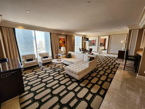 Photo room tour - Bellagio Penthouse Suite : r/vegas