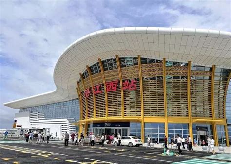 为什么新建湛江国际机场，湛江高铁西站都离城市中心较远？_高铁站