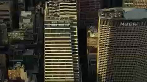 美国纽约93层摩天大楼剧烈晃动：伴有巨响 员工仓皇逃离_凤凰网