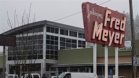 What happened to Burlingame Fred Meyer sign in Portland? | kgw.com