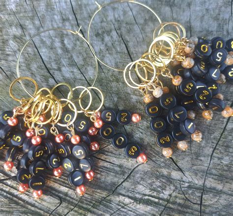 Black/Gold Cast-on Stitch Counters in knitting (Set of 12) - Nifty Needles