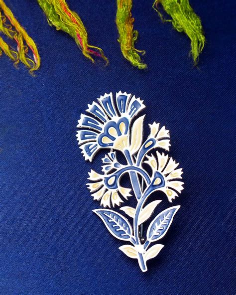 flower shaped saree pin with colorful enamel work – VOYLLA