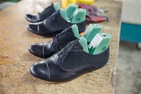鞋厂手工制成的制品制鞋高清图片下载-正版图片507569648-摄图网