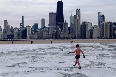 Chicago man walks Lake Michigan 'ice pancakes' in swim trunks