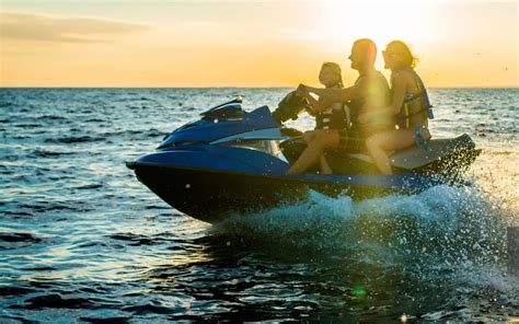 Jet Ski in Ganpatipule - Book Now @ Rs.349 (42% off)