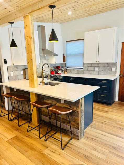 Walk to town, Fireplace, Workspace, King Bed - Houses for Rent in ...