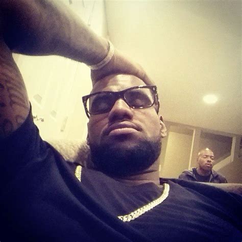 lebron james pfp in 2025 | Lebron james funny, Basketball pictures ...