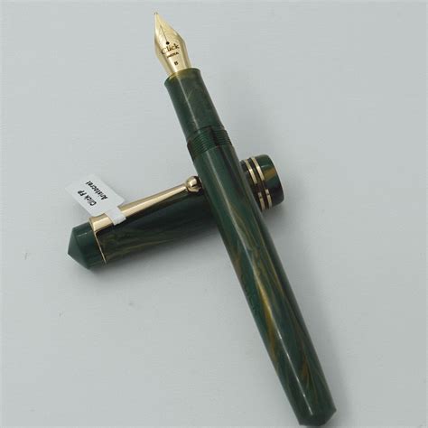 Click Aristocrat Green Color Marble Body With Golden Color Clip No 35 ...