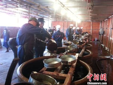 江苏镇江万人排队打酱油 最多一人打了700斤|打酱油_新浪新闻