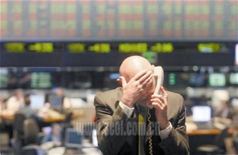 股市暴跌，投资者该如何应对？