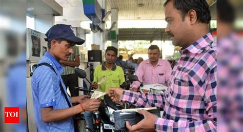 Card payments for CNG jump 5 times | Delhi News - Times of India