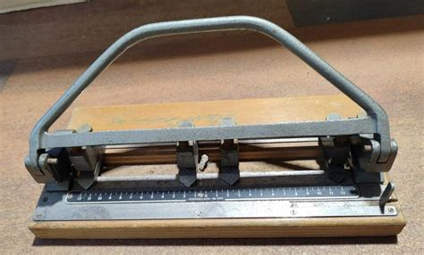 Robuster historischer Vintage Mehrfach-Locher, 1930 er Jahre, Antik in ...