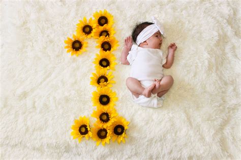 One month old pictures Sunflowers flowers Newborn Baby Girl Photography, Monthly Baby Photos ...