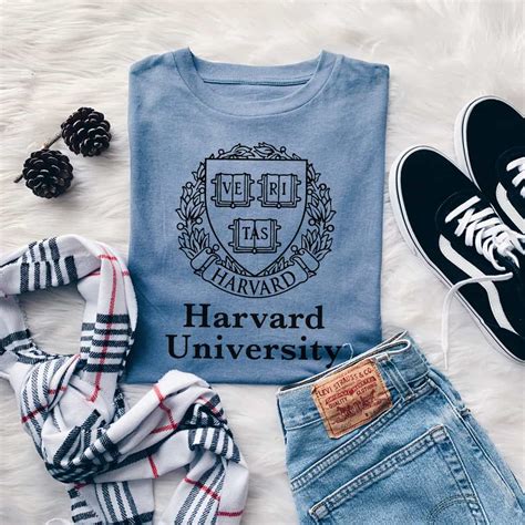 Harvard Logo T-Shirt - Nowstalgia