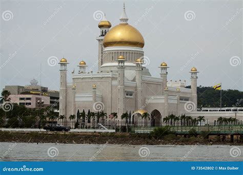 Sultan Omar Ali Saifuddin Mosque in Bandar Seri Begawan - Brunei ...